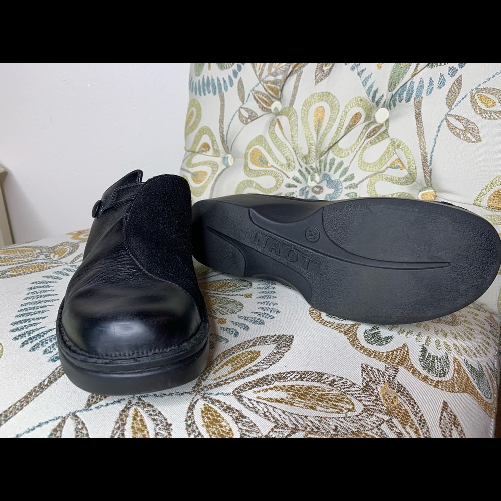 NAOT WOMENS Black LEATHER Sz 8 Mule Clog Suede - Picture 3 of 4